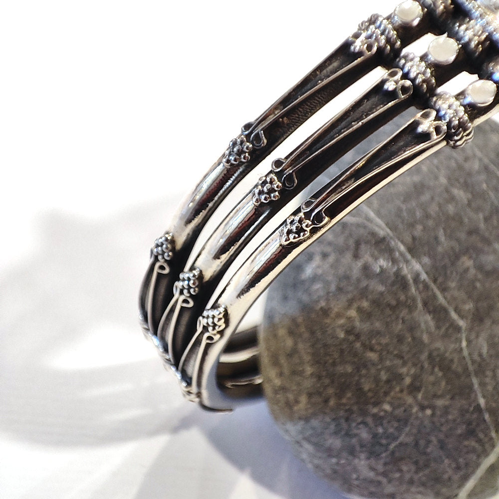 Bracciale NERANA in argento 925 – Etnico artigianale unisex dettaglio decorazione