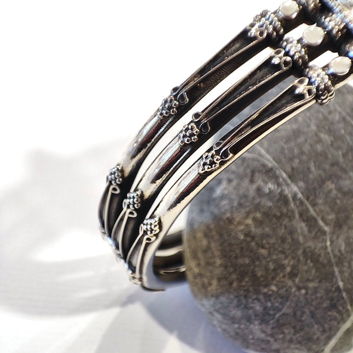 Bracciale NERANA in argento 925 – Etnico artigianale unisex dettaglio decorazione