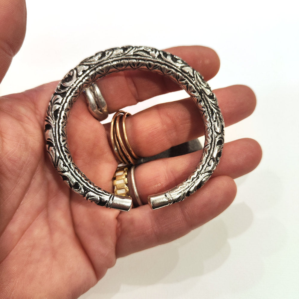 Bracciale NIRIL in Argento 925 – Artigianato Indiano Floreale Handmade proporzione