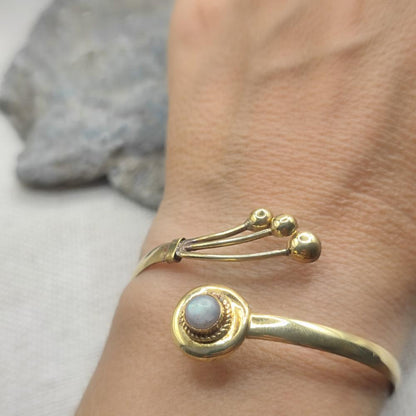 Bracciale rigido in ottone pietra di luna - SAMUDRA
