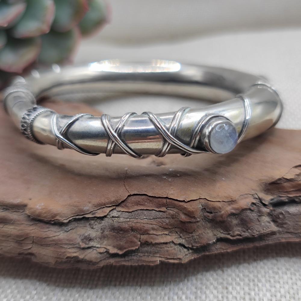 Bracciale apribile con pietra di luna in argento 925 - ANAYA