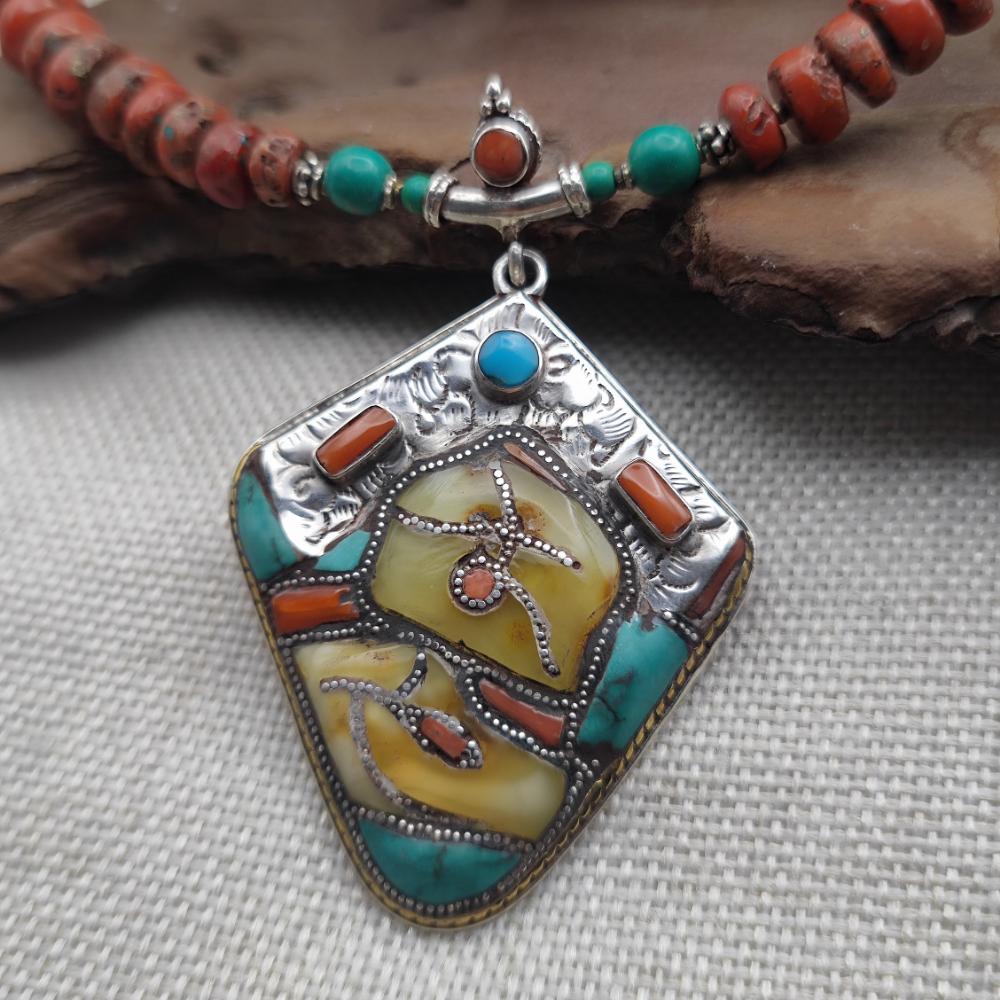 Collana etnica tibetana in argento 925 con corallo - VIJAYAPURI