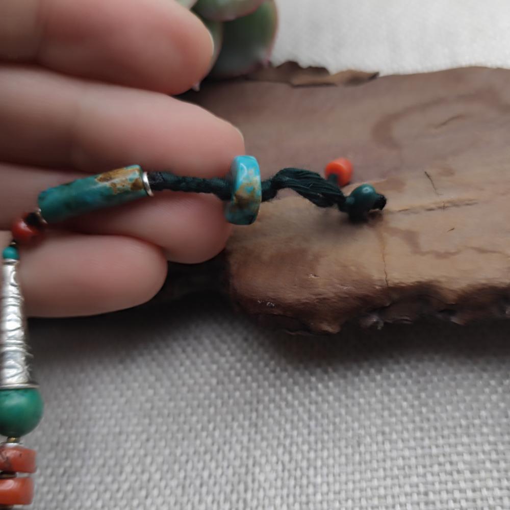 Collana etnica tibetana in argento 925 con corallo - VIJAYAPURI