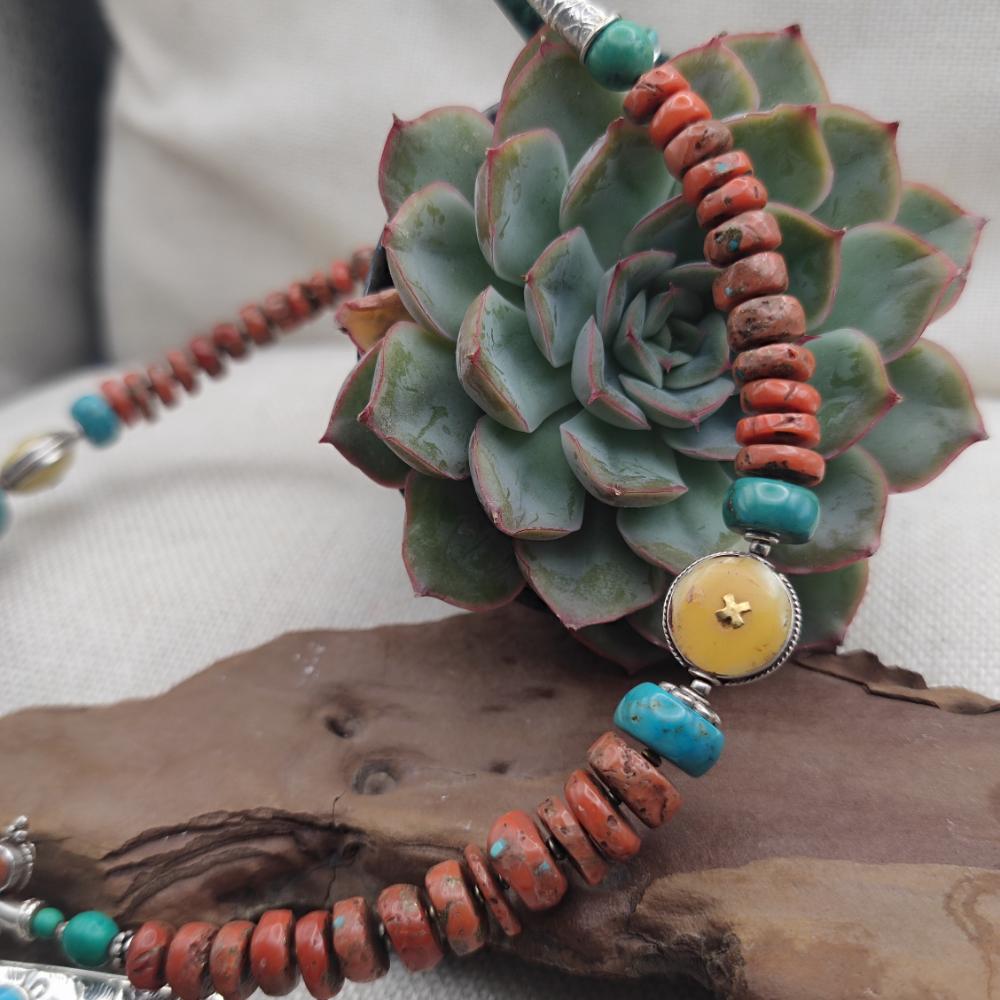 Collana etnica tibetana in argento 925 con corallo - VIJAYAPURI