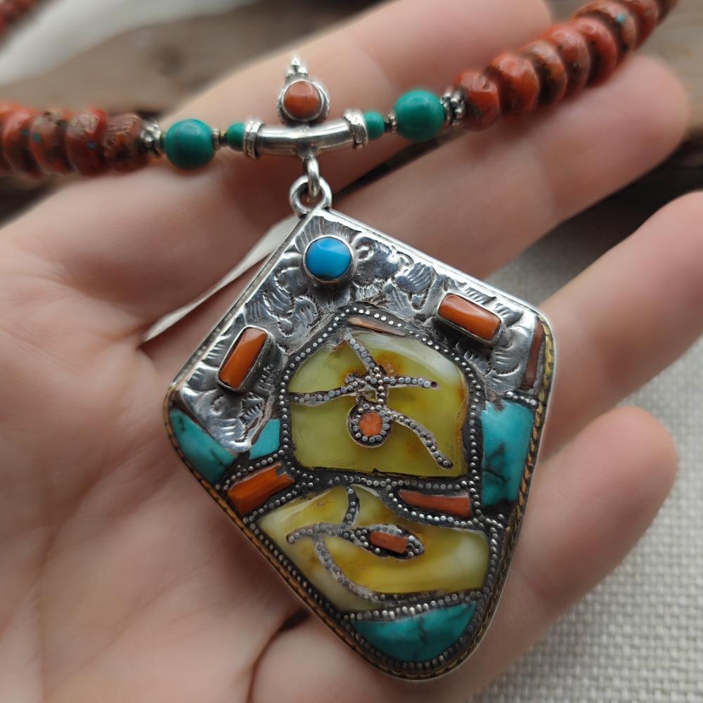 Collana etnica tibetana in argento 925 con corallo - VIJAYAPURI