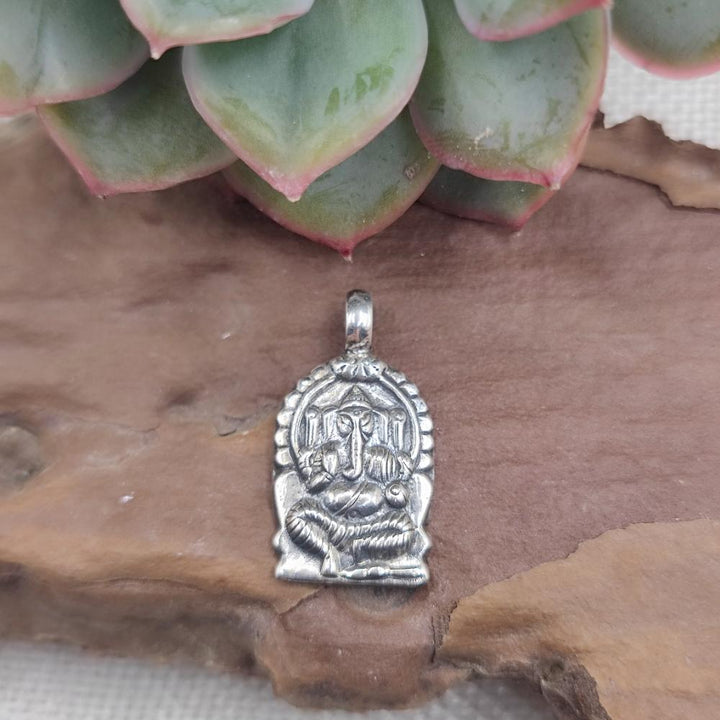 Ciondolo etnico in argento 925 con GANESH - DAIRA