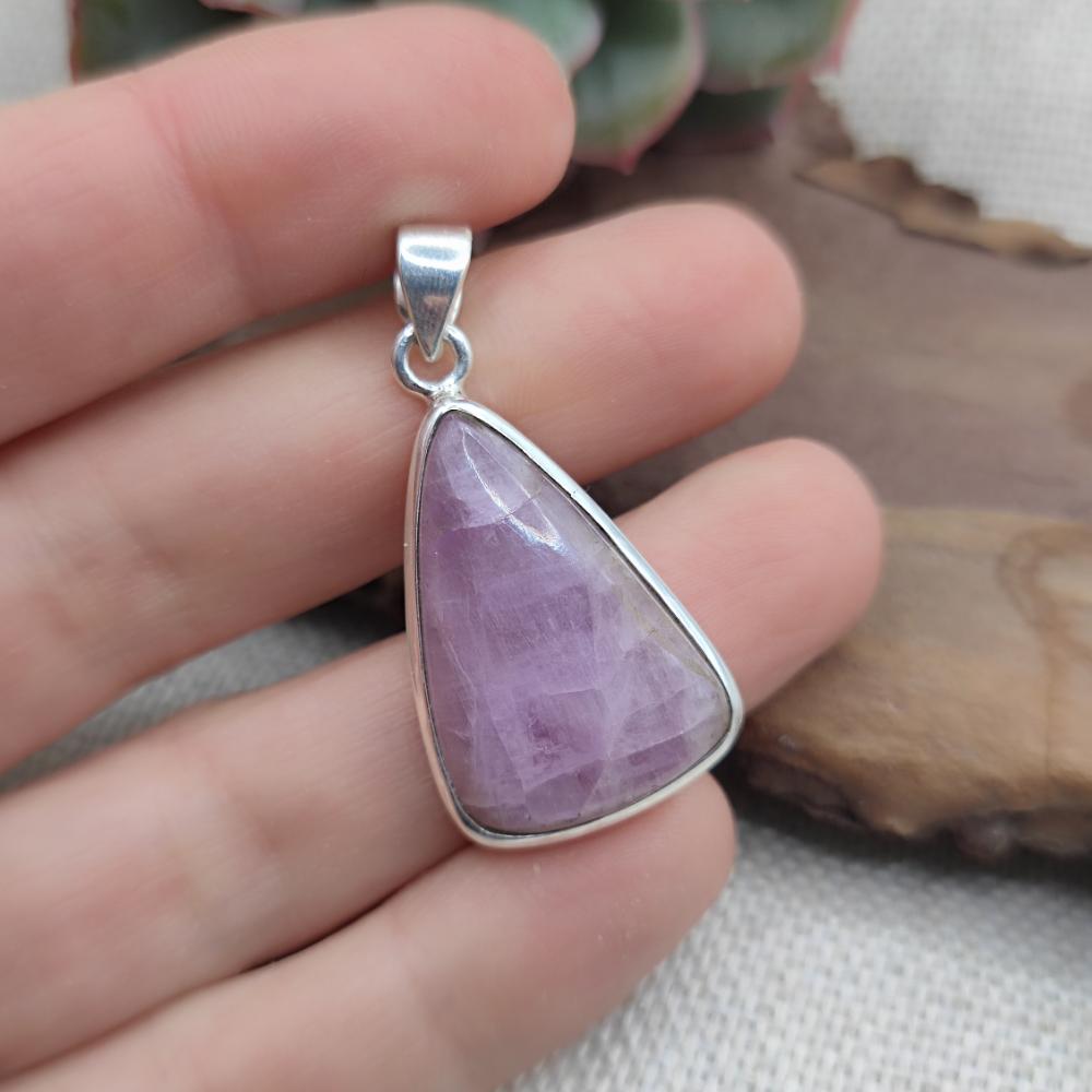 Ciondolo triangolare in argento 925 Kunzite - SAMALKOTA