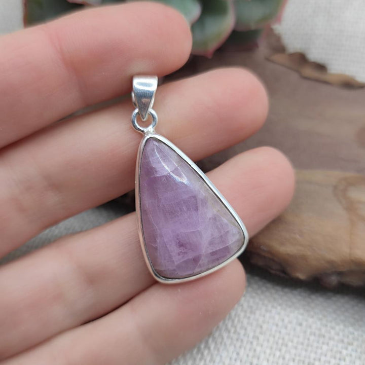 Ciondolo triangolare in argento 925 Kunzite - SAMALKOTA