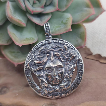Ciondolo in argento 925 con Medusa - SRIKAKULAM
