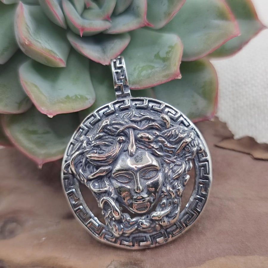 Ciondolo in argento 925 con Medusa - SRIKAKULAM
