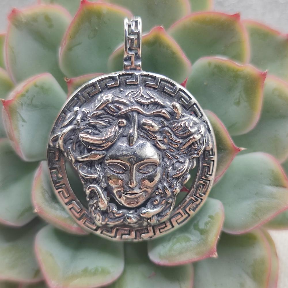 Ciondolo in argento 925 con Medusa - SRIKAKULAM