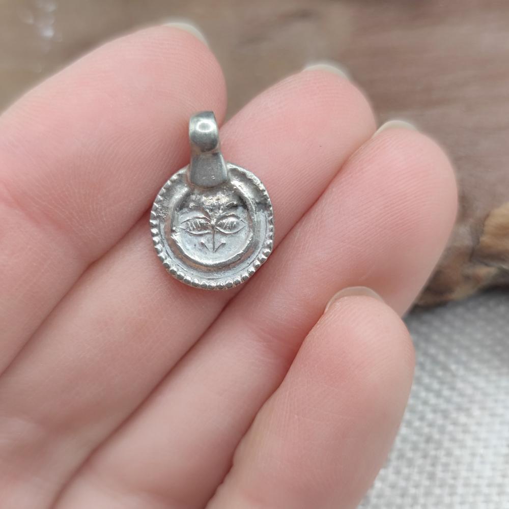 Ciondolo in argento 925 con Occhi di Buddha - ONGOLE