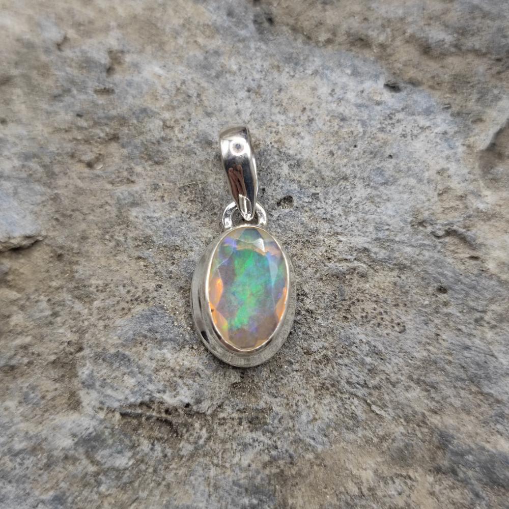 Ciondolo ovale in argento 925 opale - MAHABALIPURAM