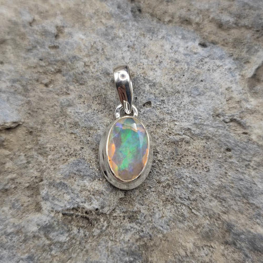 Ciondolo ovale in argento 925 opale - MAHABALIPURAM