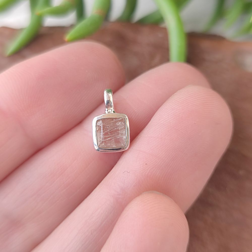 Ciondolo dado in argento 925 con pietra - KURDEG