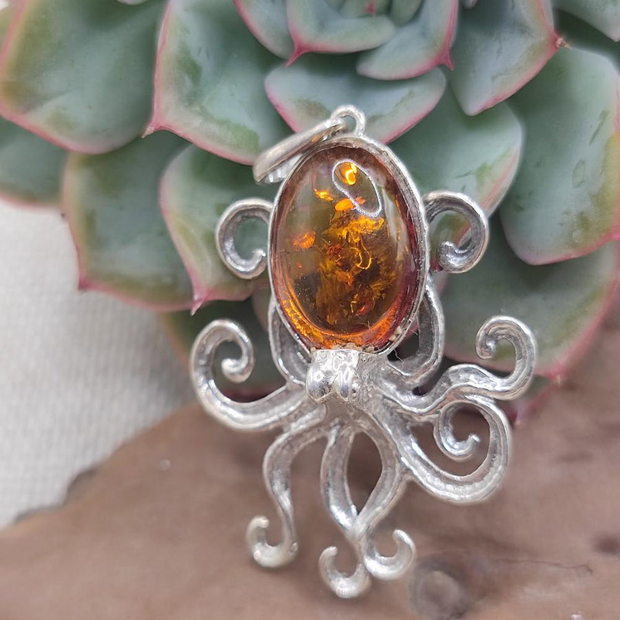 Ciondolo con polpo e ambra in argento 925 - RAMESWARAM