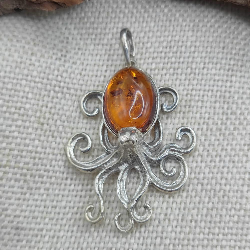 Ciondolo con polpo e ambra in argento 925 - RAMESWARAM