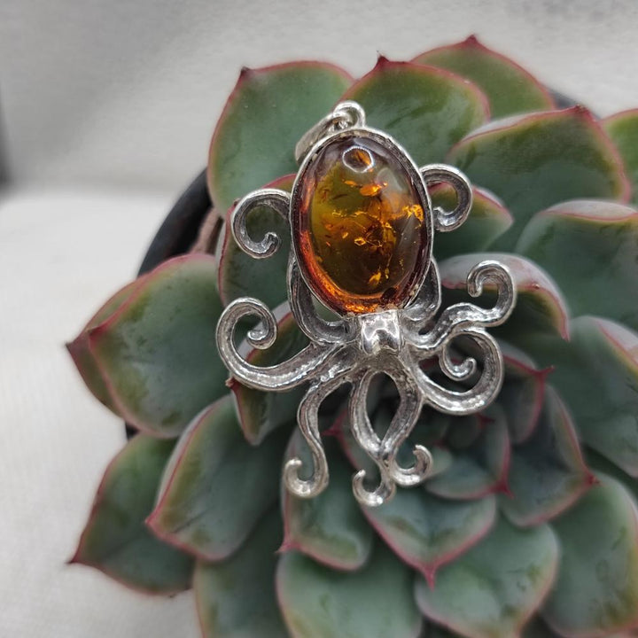 Ciondolo con polpo e ambra in argento 925 - RAMESWARAM