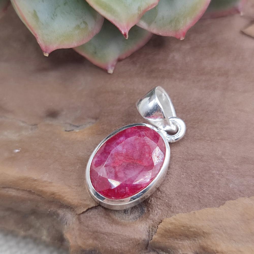 Gioielli artigianali con pietra