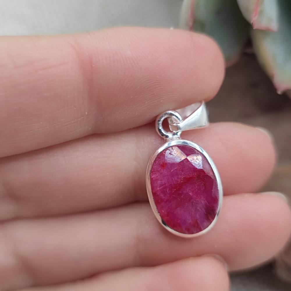 Ciondolo ovale in argento 925 radice di rubino - SINGAPUR