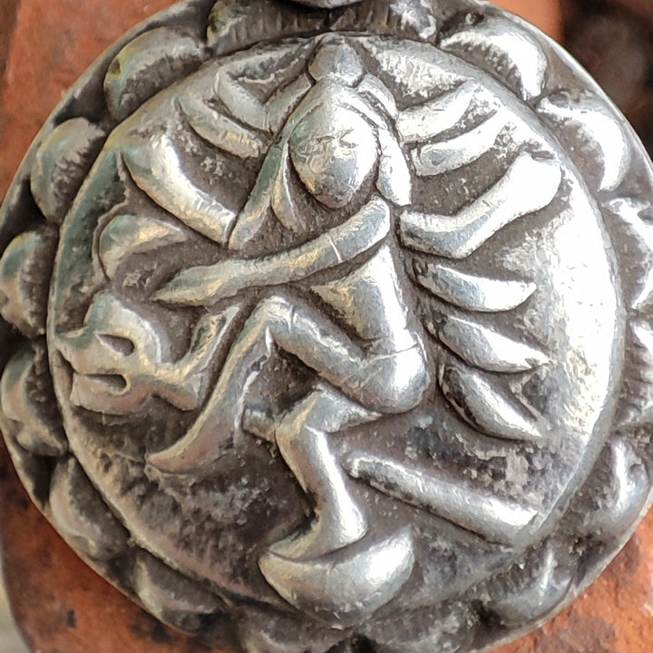Ciondolo in argento antico con Kali - DEOLIYA