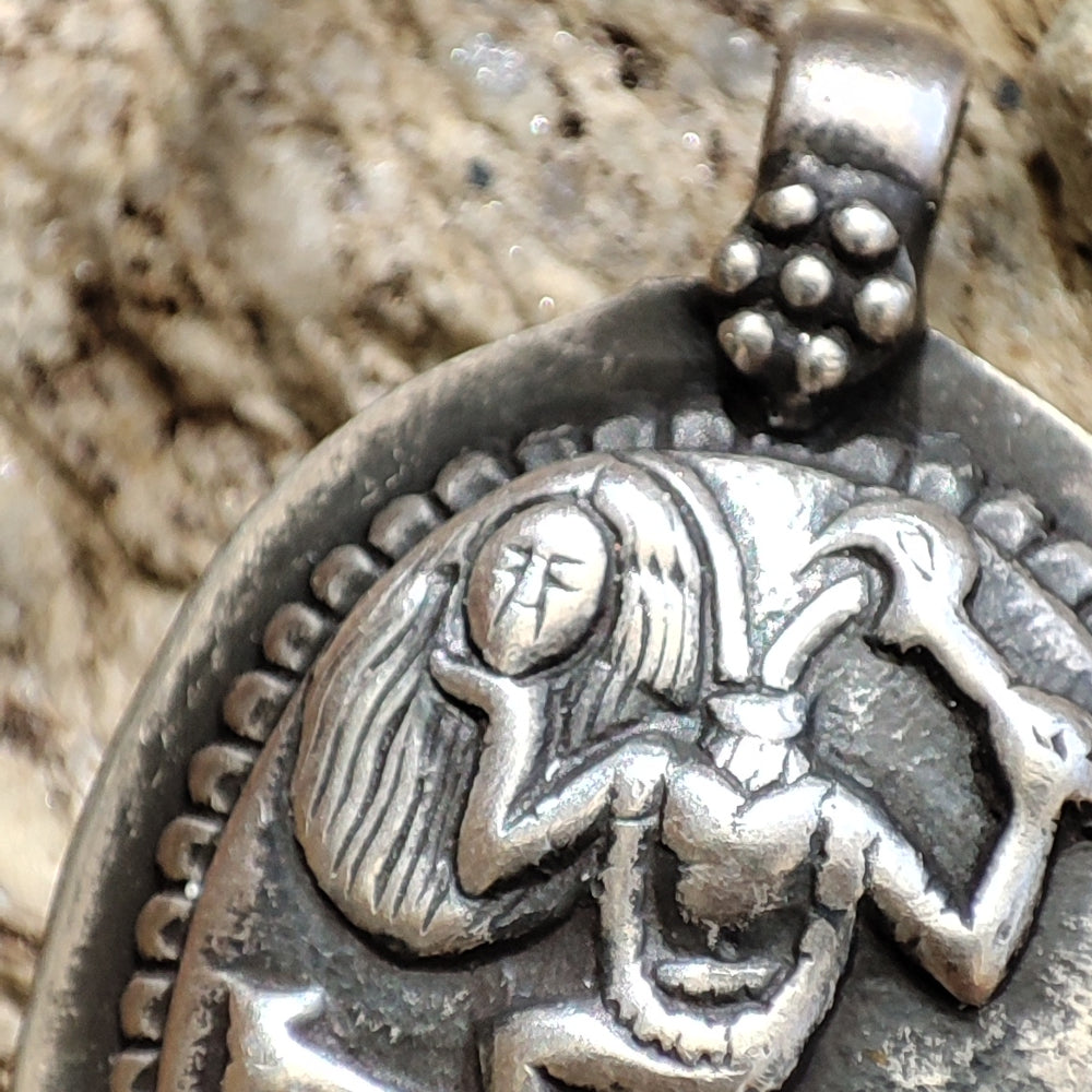 Ciondolo in argento antico con la dea Kali - SURDAHA