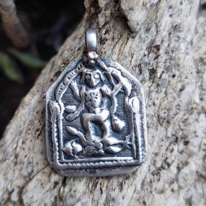 Ciondolo in argento antico con divinità Kali - SMYRNA