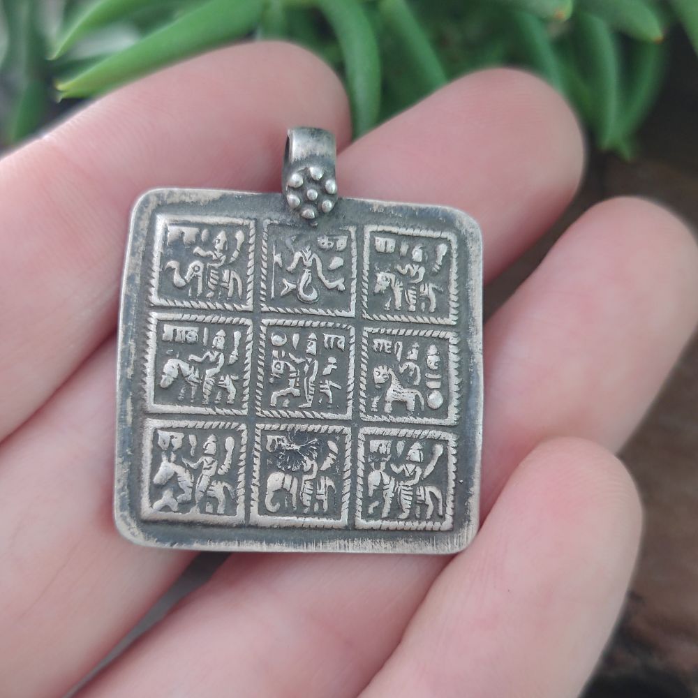 Ciondolo in argento antico - NAVADURGA