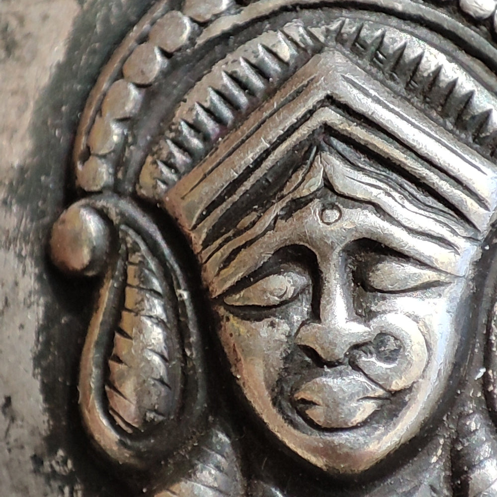 Ciondolo in argento antico con divinità - SURYA