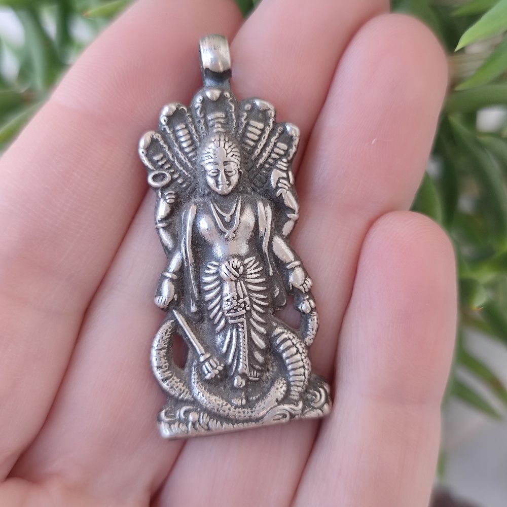 Ciondolo in argento antico con Vishnu - TURANAT