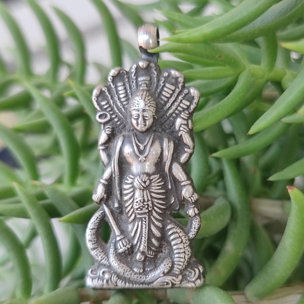Ciondolo in argento antico con Vishnu - TURANAT