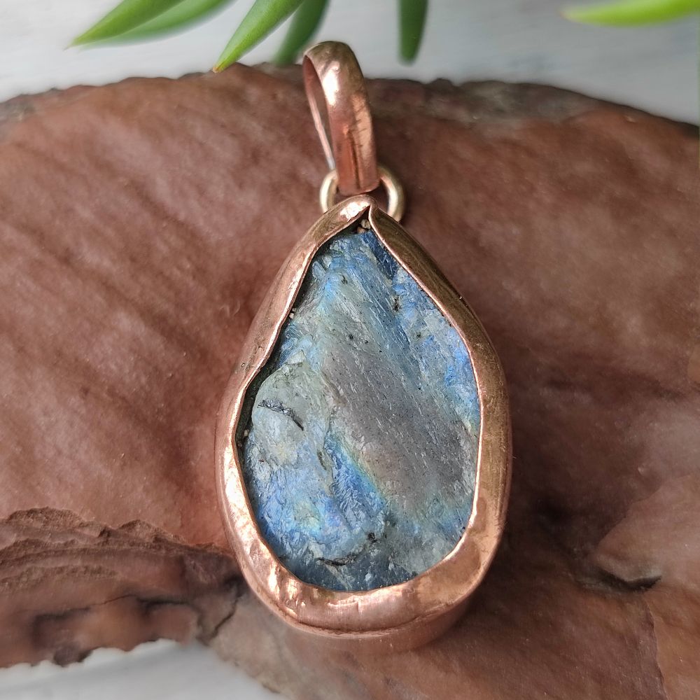 Ciondolo artigianale in rame con pietra - GUTPURNA