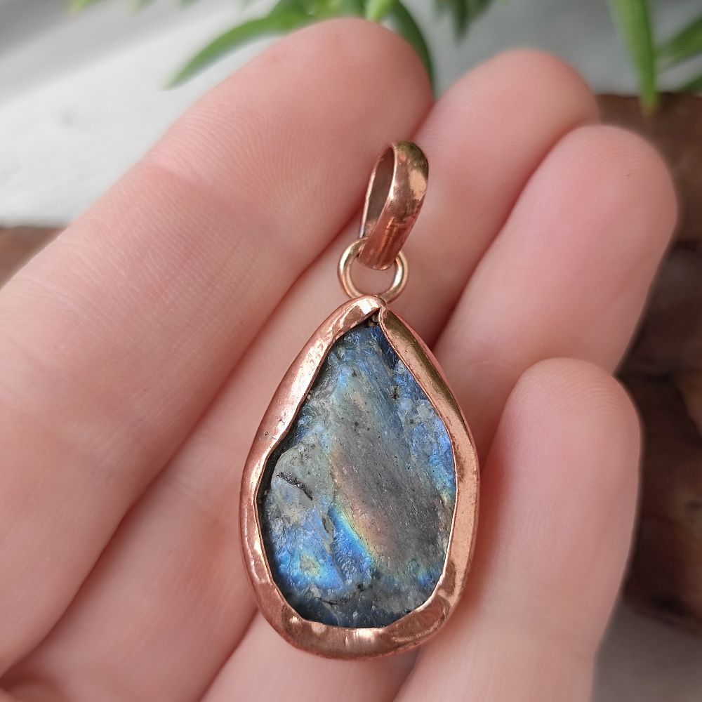 Ciondolo artigianale in rame con pietra - GUTPURNA