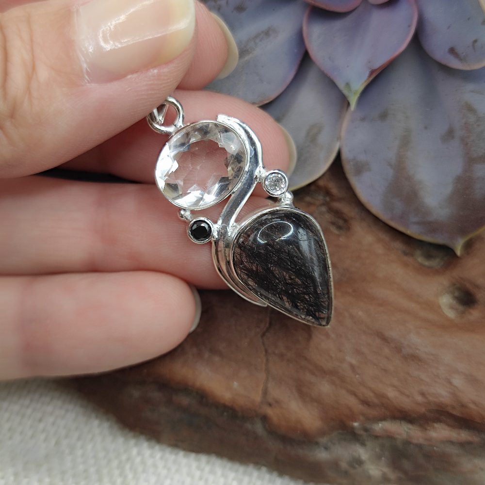 I Be – , cristallo di rocca sfaccettata 8 x 10 mm Gemma orecchini ovale 925 argento, lunghezza totale 3,0 cm, in astuccio regalo, 390722 K KB I Be – , cristallo di rocca sfaccettata 8 x 10 mm Gemma orecchini ovale 925 argento, lunghezza totale 3,0 cm, in astuccio regalo, 390722 K KB