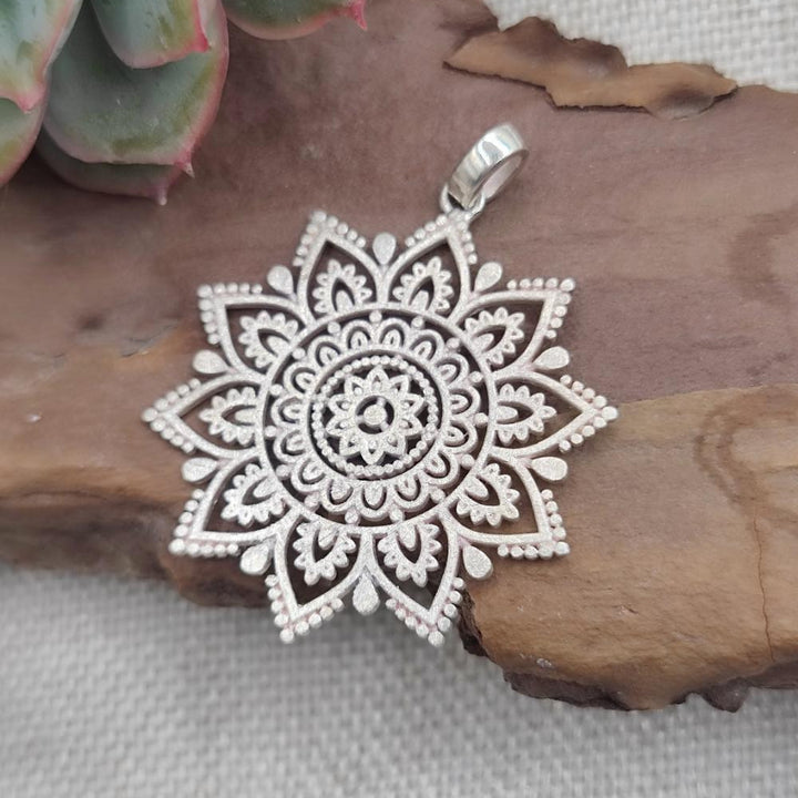 Ciondolo artigianale traforato in argento 925 - RAJEND