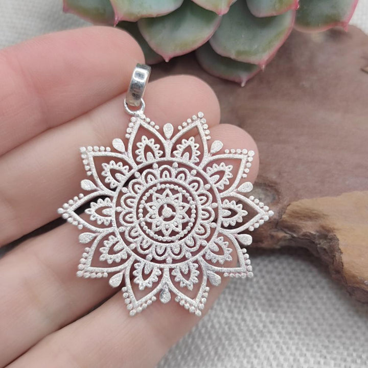 Ciondolo artigianale traforato in argento 925 - RAJEND