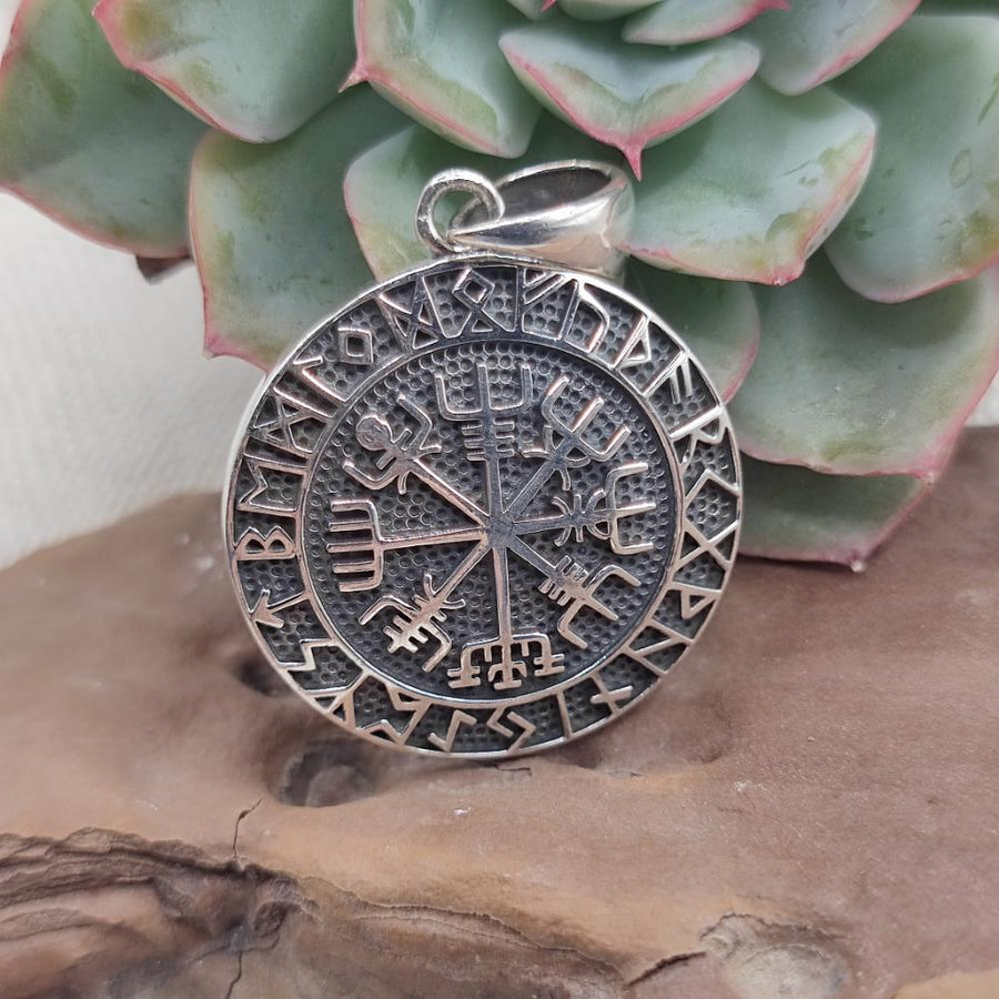 Ciondolo Vegvísir in argento 925 - DAVARAM