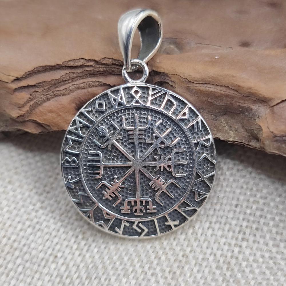 Ciondolo Vegvísir in argento 925 - DAVARAM