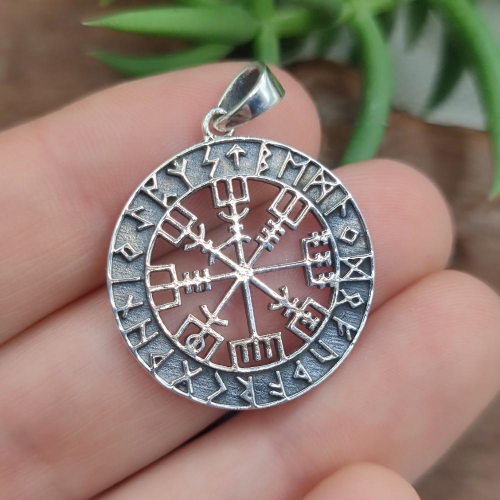 Ciondolo Vegvísir in argento 925 - KELARI