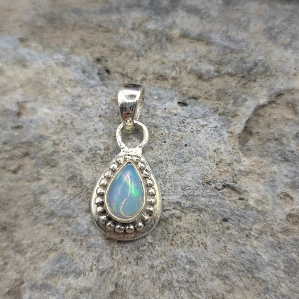 Ciondolo etnico in argento 925 opale - MADURAI