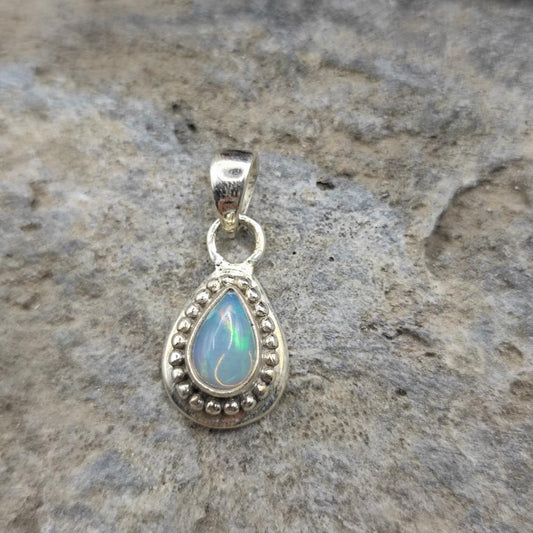 Ciondolo etnico in argento 925 opale - MADURAI