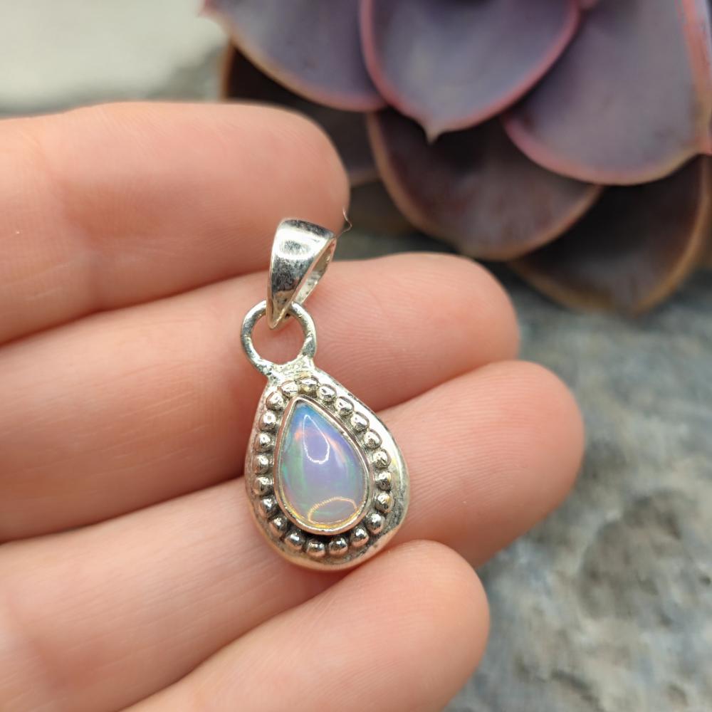 Ciondolo etnico in argento 925 opale - MADURAI