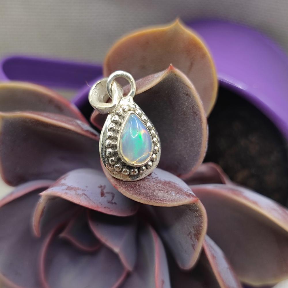 Ciondolo etnico in argento 925 opale - MADURAI