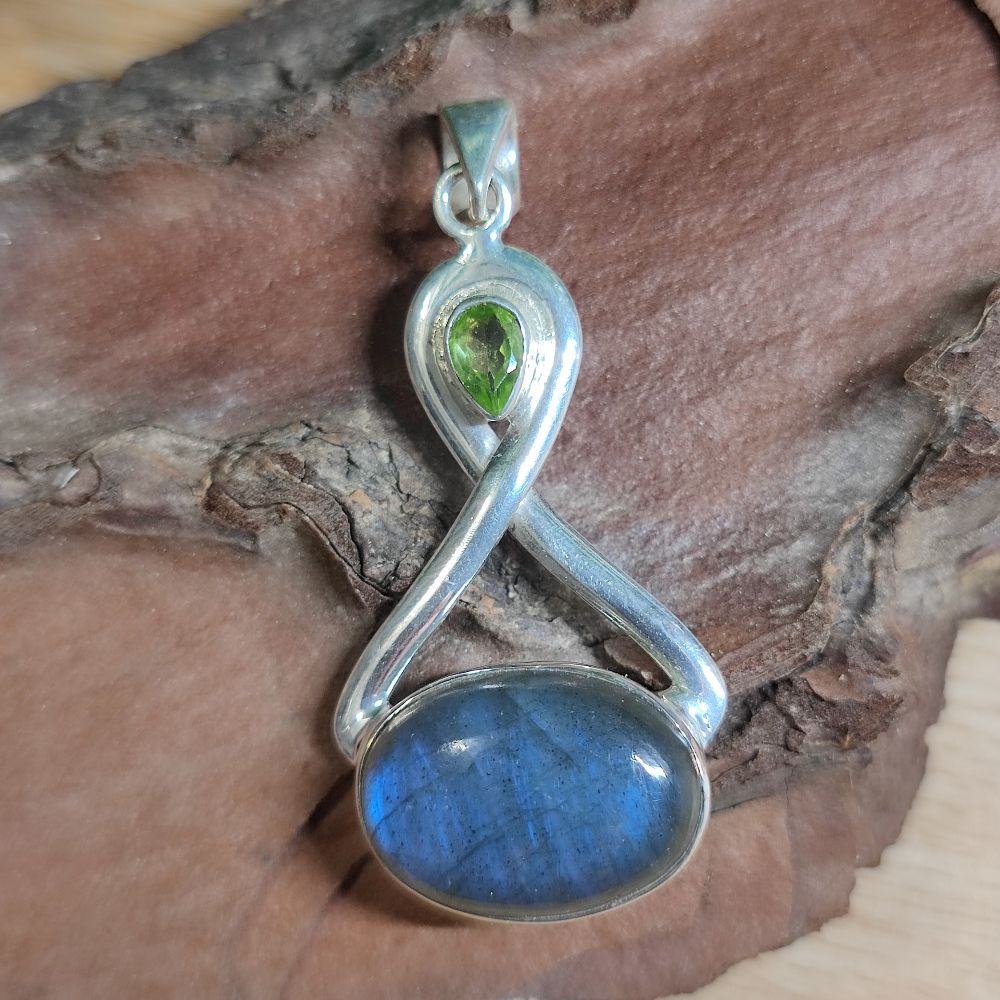 Ciondolo etnico in argento 925 con pietra - ALODING