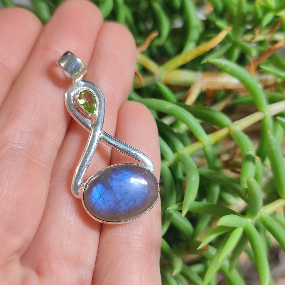 Ciondolo etnico in argento 925 con pietra - ALODING