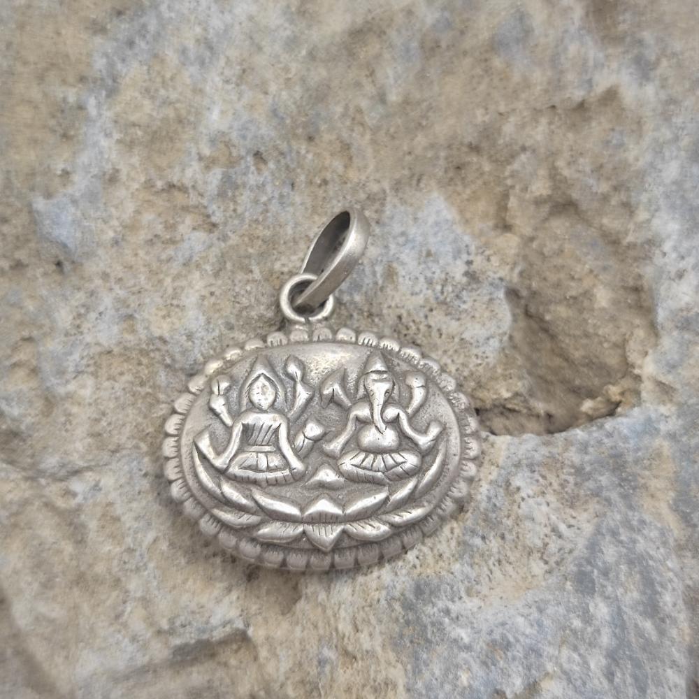 Ciondolo ETNICO in argento antico con SHIVA