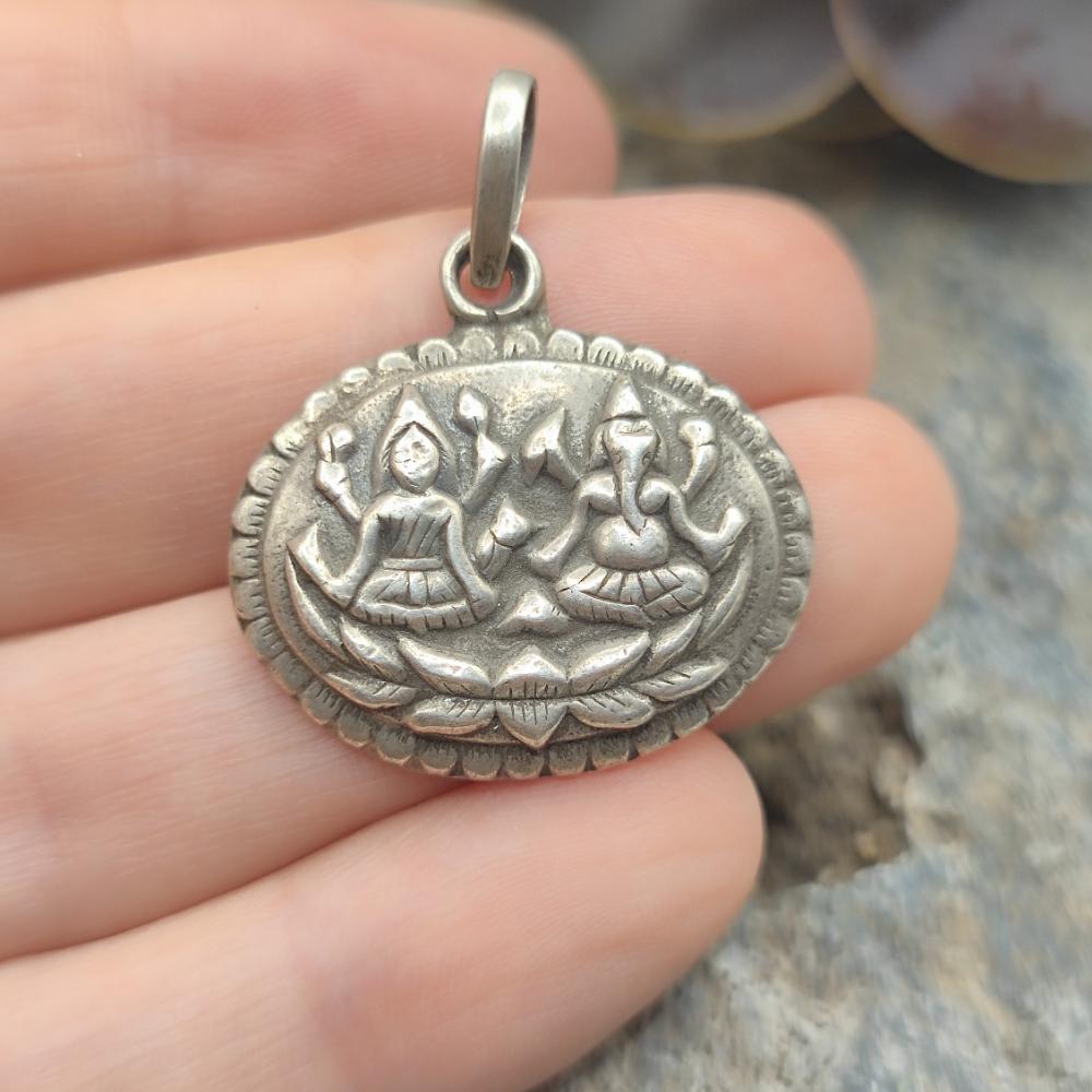 Ciondolo ETNICO in argento antico con SHIVA