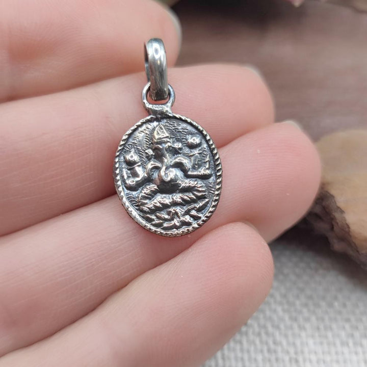 Ciondolo etnico in argento 925 con GANESH - NIDADAVOLE