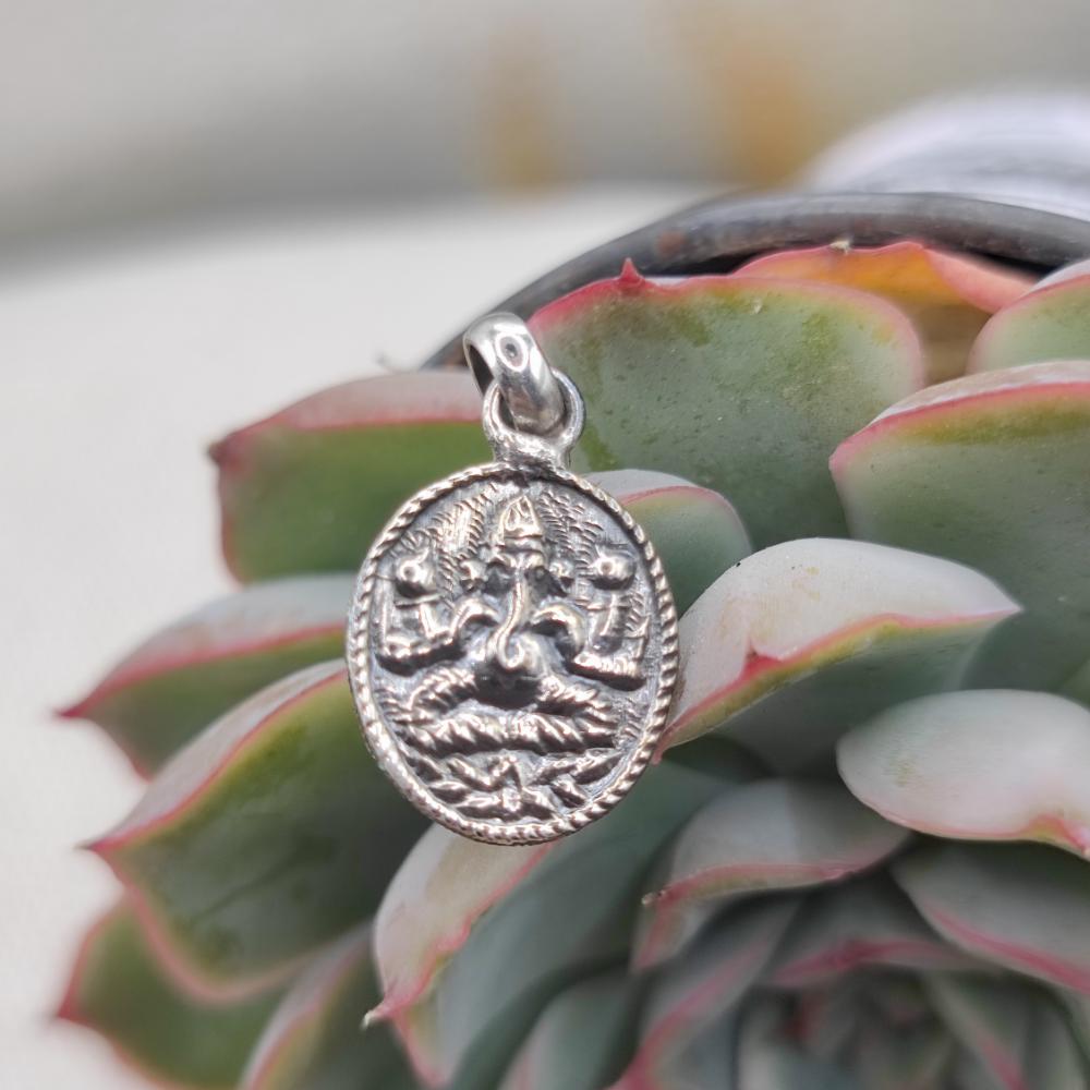Ciondolo etnico in argento 925 con GANESH - NIDADAVOLE