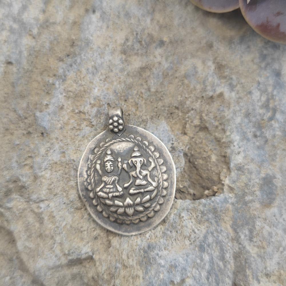 Ciondolo etnico in argento antico Ganesh e Shiva - TRIPOLIA